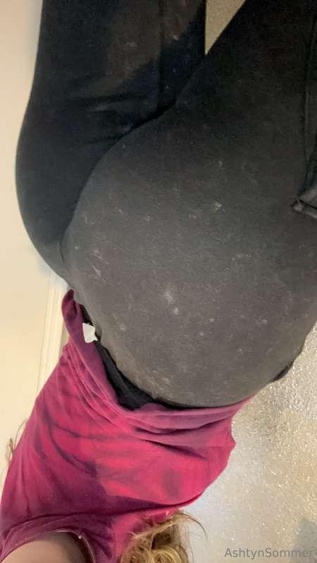 i'll sit on your face only if you're gonna eat my ass 🤭🍑