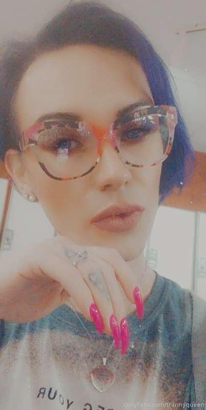 Tranny queen makes $$$ moves