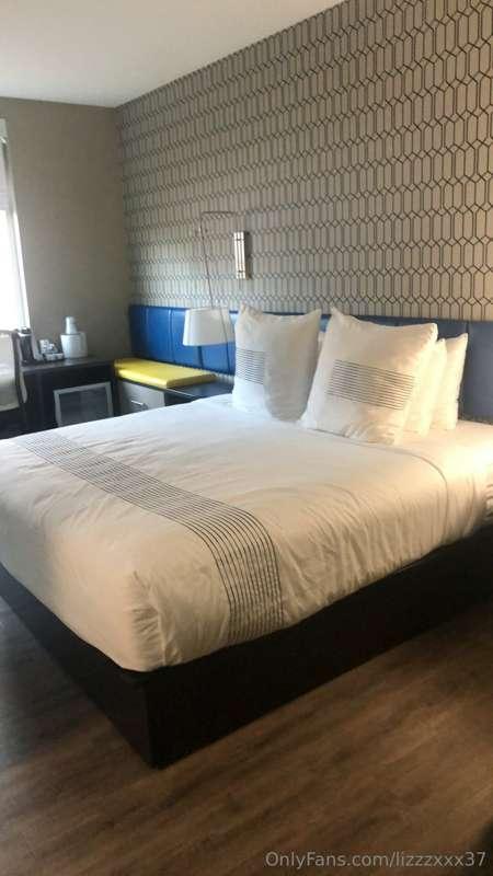 Hey fans I’ve made it to the hotel!