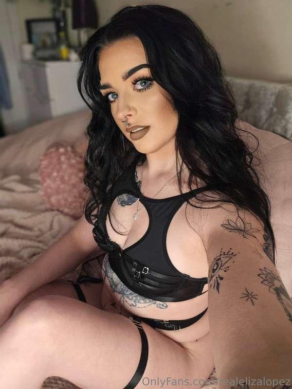 Morning! Monday again 🖤