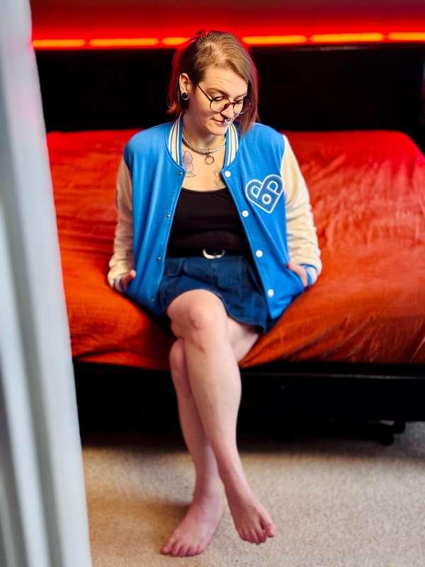 worthlessholes image #1