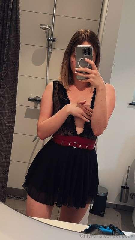 swipe rüber um mich auszuziehen😋😏swip to undress me😋😏