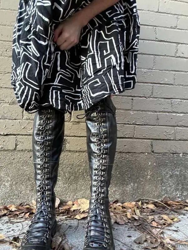 MESSAGES TONIGHT 

tits and boots 

everyone say “thanks Puc..