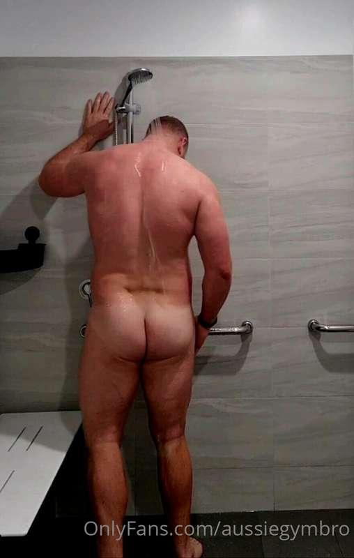 I took a vid in the gym showers last week, but it got a but ..