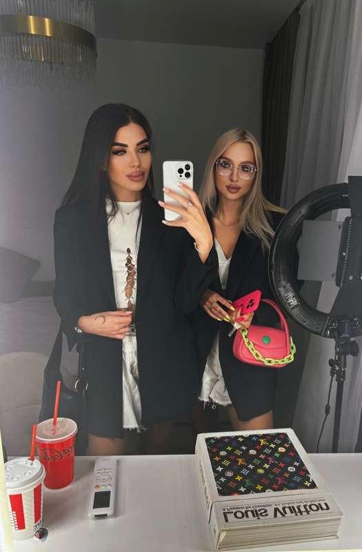 ## **With my tasty 👅 Niki 🥰**