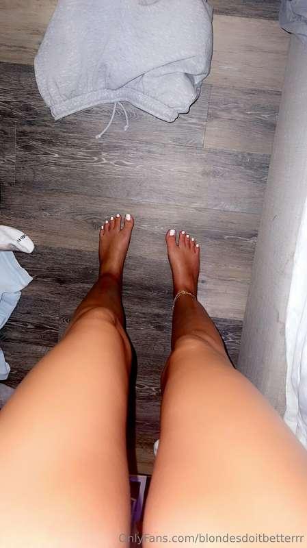 White toes for the hoesss😜