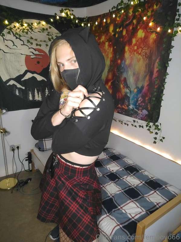 I think I acted to dom lately. I think I wanna be cute again..