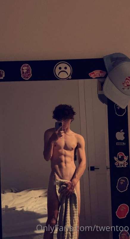 HMU for any custom pics or videos I’m available rn and will ..