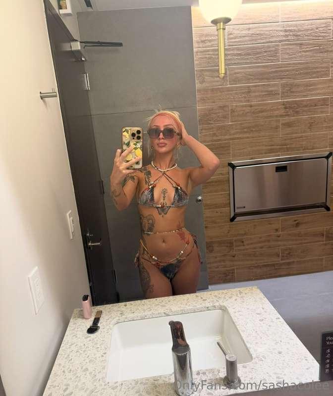 my outfit? designed to ruin your focus 🖤