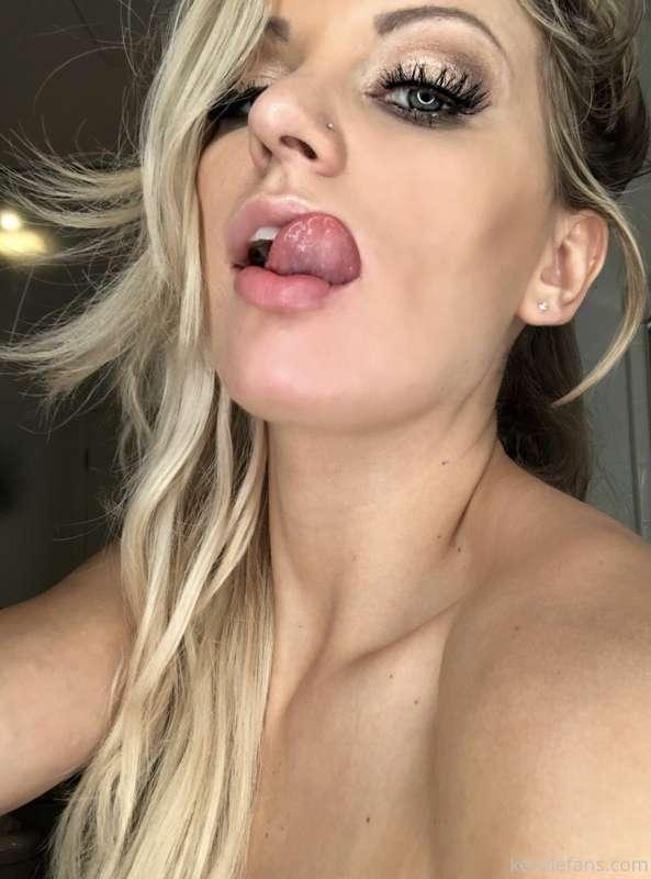 Realize, real eyes, real lies💋👅 cum and see what your sexy m..