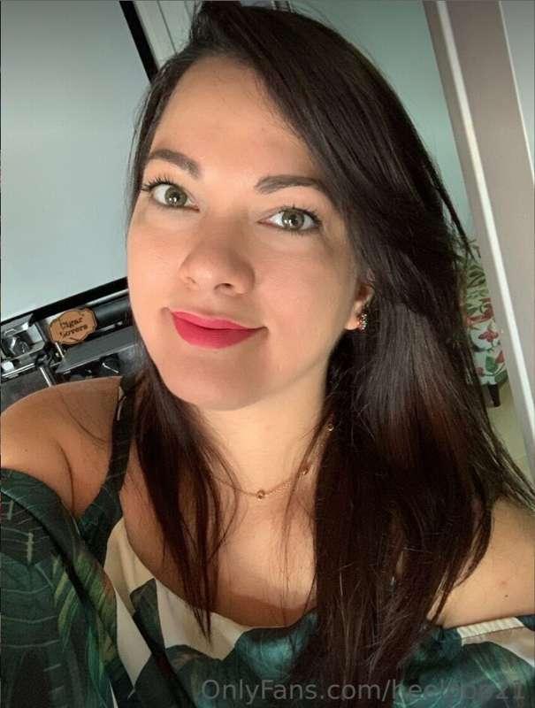 # ***Check out this babe❤️🔥*** @heelpop21  🍓•Private chats 👰..