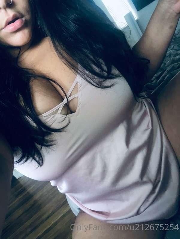 This shirt is so damn tight on my tits 🤣