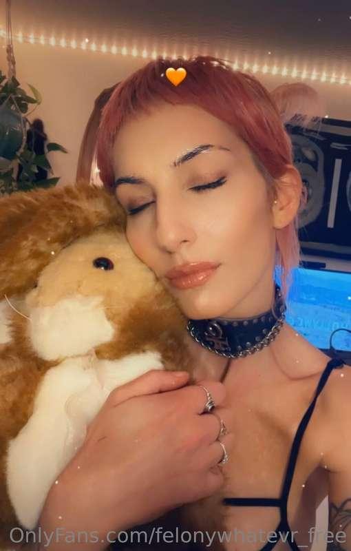 I’ll be your lil’ cum bunny 🧸🖤