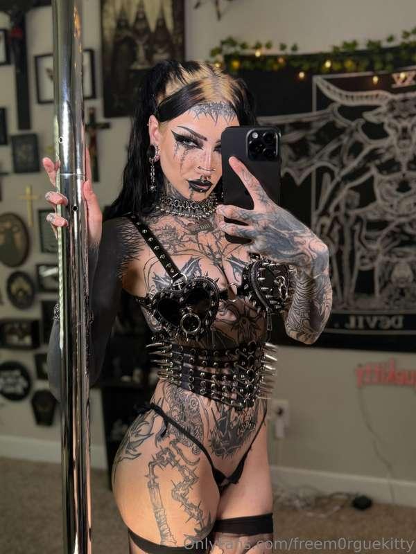 are you willing to get close enough 😈main: @m0rguekitty 