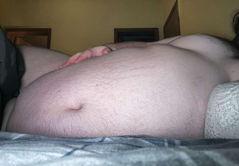 I’m in need of belly rubs feels like I’m about to pop🥵