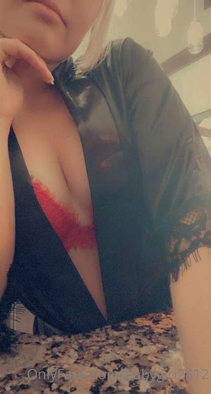 Sneak peak of tonight’s live for you dirty boys 👅 show me so..