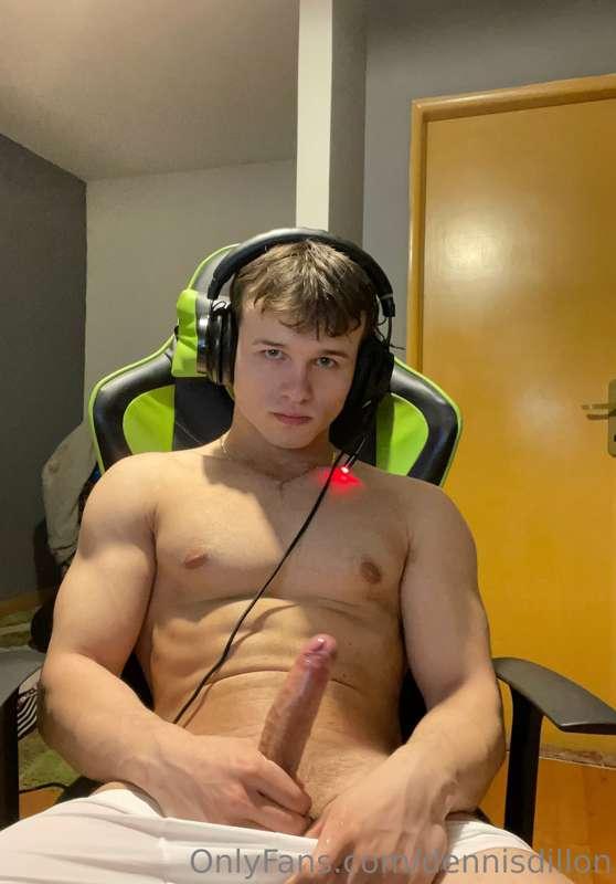 Would you play with me ?