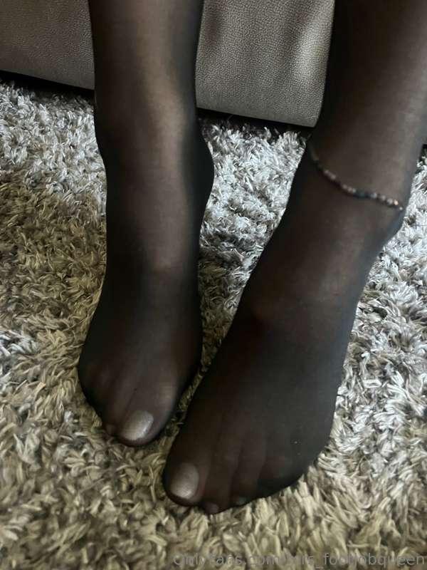 mrs_footjobqueen image #1