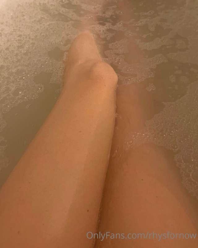 i love a hot bath 🤍