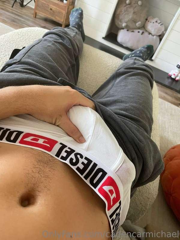 So horny I’m leaking in my briefs 🥵