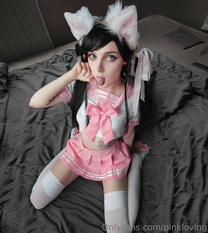 I love the combination of pink and gray. And I also love thi..