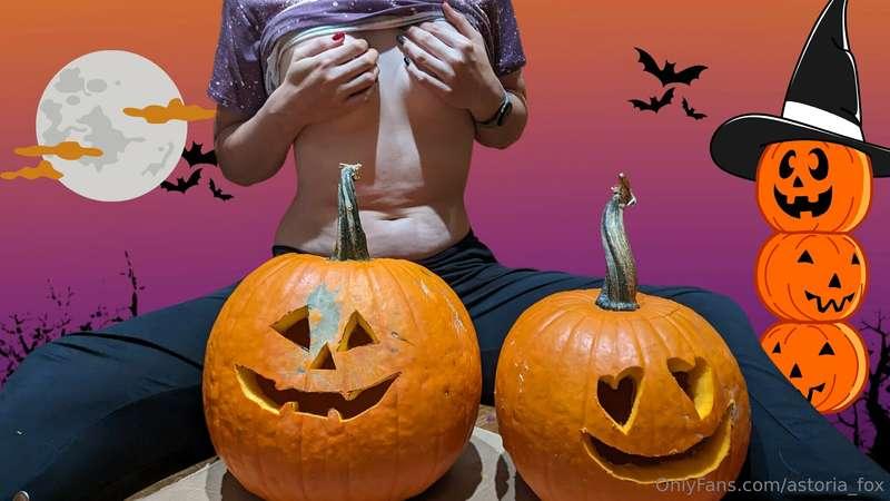 I love the season and love carving pumpkins!!