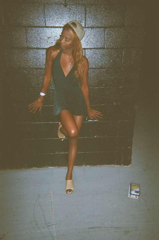 walls can’t hold me when this dress slides off with a flick ..