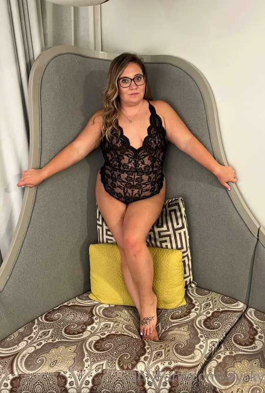 You know how I am about black lace. 🖤