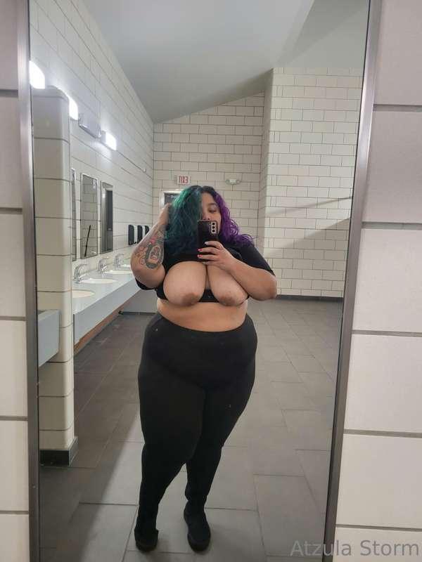 Traveled 12 hours to get to TN. 
So here's the tittypics I t..