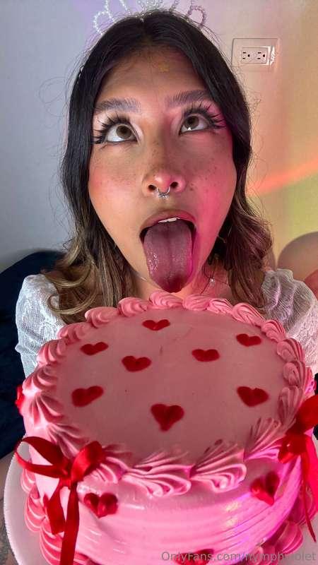 I JUST BAKED THIS DELICIOUS CAKE 🥰i don't think i can eat it..