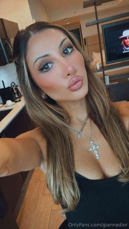 happy tuesday!!! what do you guys wanna see more of? 