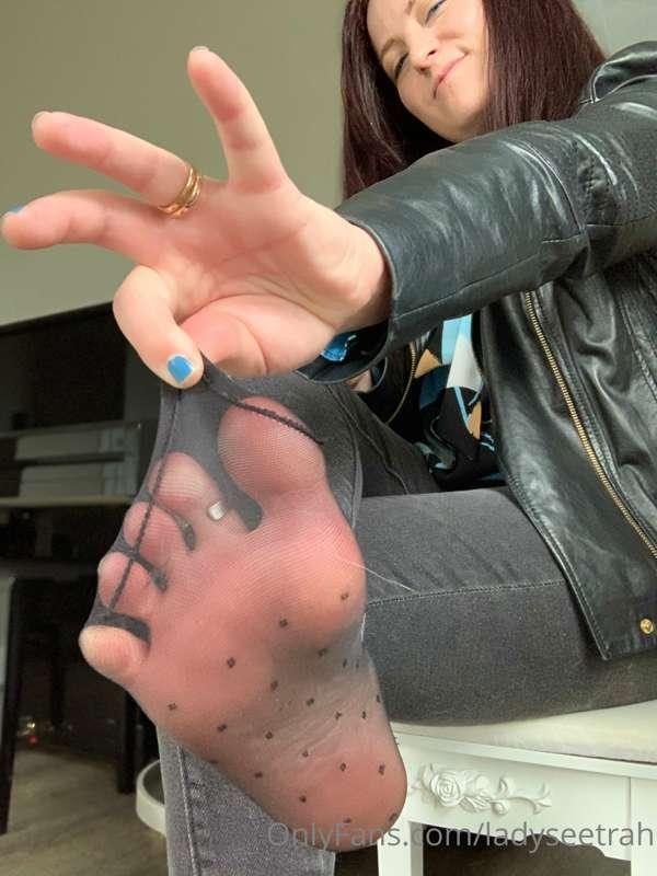LIKE AND COMMENT to be considered for one of my foot slave p..
