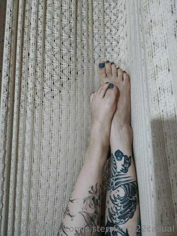 sistersfeet822casual image #0