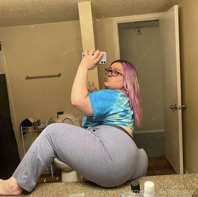 Send me a dick pic 😈 let me rate your cock HONESTLY 👀💦