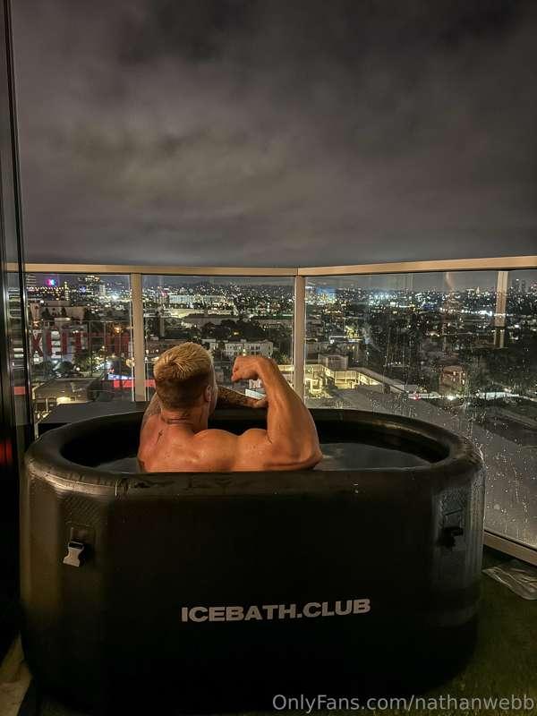 Who wants to see me do a cold plunge NAKED? 🥶 😏