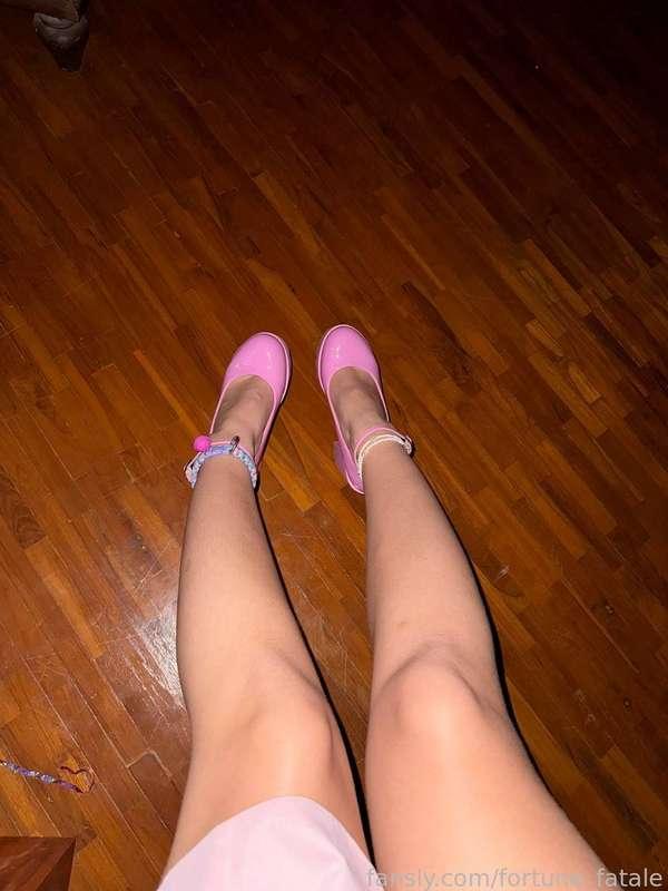 Check out these sexy pink shoes with a huge sole! 💖 

I feel like a super sexy Barbie in them, and every step is a real runway. My legs turn ordinary spaces into a realm of passion and style. Are you ready to dive into this world of worshipping my feet? 💋👠

#findom #shoes #boots #worship #feet #footfetish #drain #ripoff #humanATM #paypig #goddess #fortune_fatale