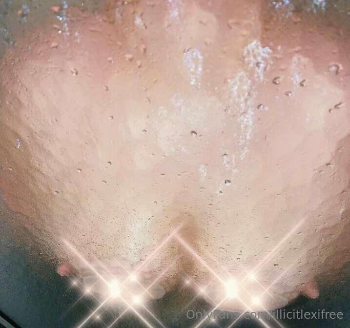Shower titties! Tip for full pic😉