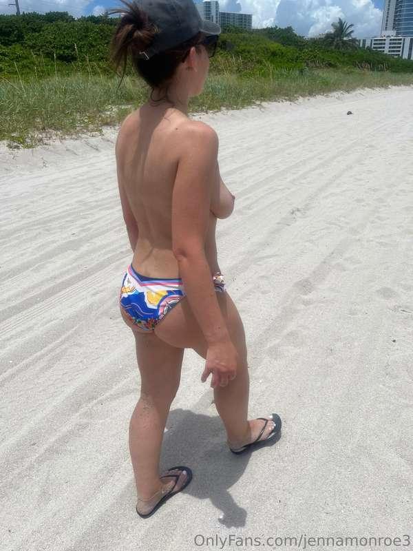 Nude beach..yes please😈