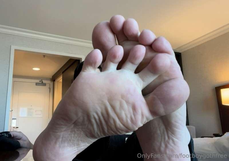 Enjoy my feet guys. <3