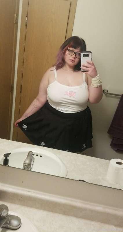 I really like this skirt 💕 I'm trying to wear stuff like tha..