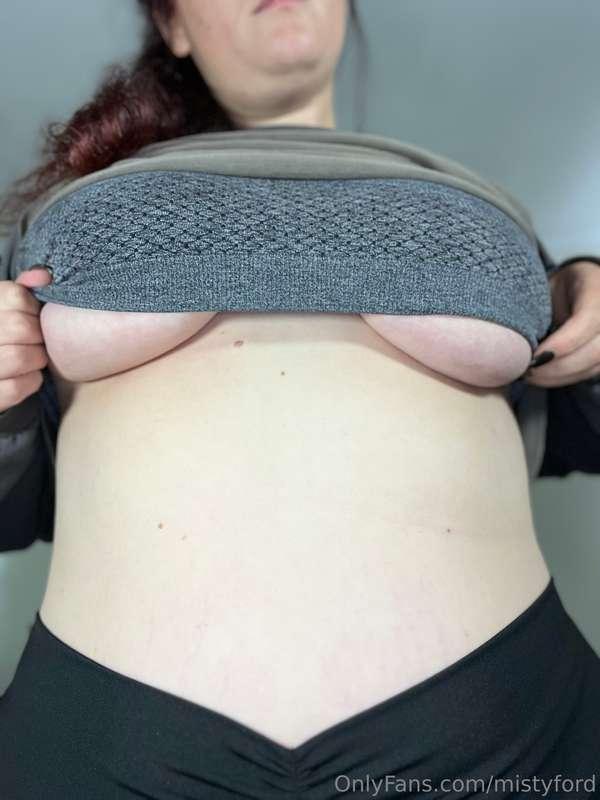 Swipe to watch me take off my bra 😘