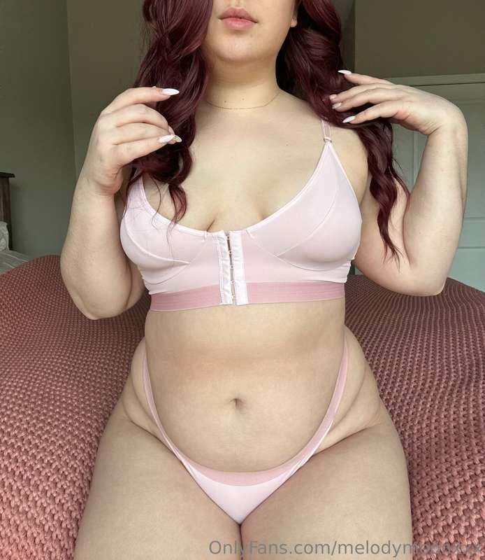 Come put your cock between these nice natural tits 🤪