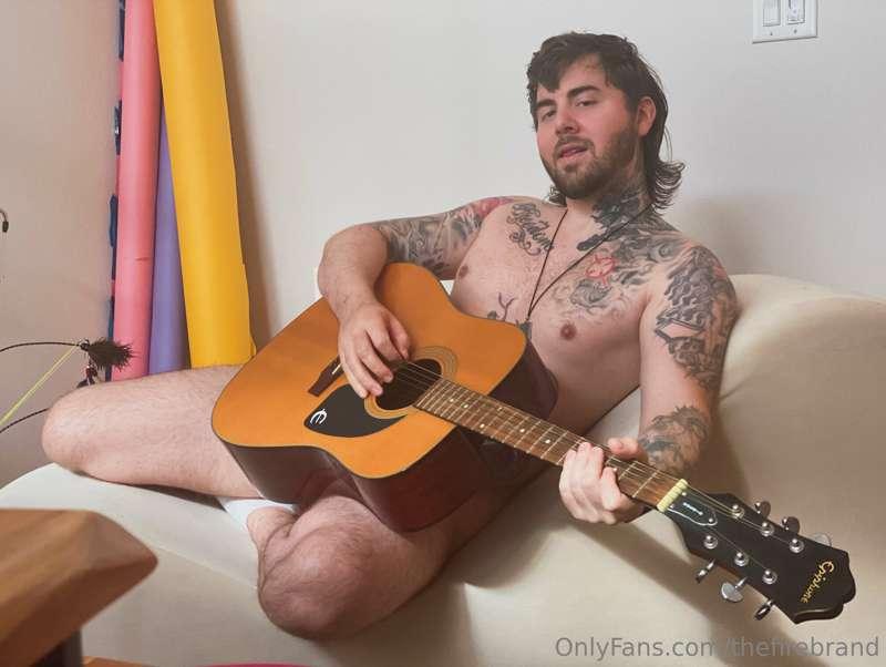 My partner @oenvyus  took this pic of me feeling sexy! If yo..