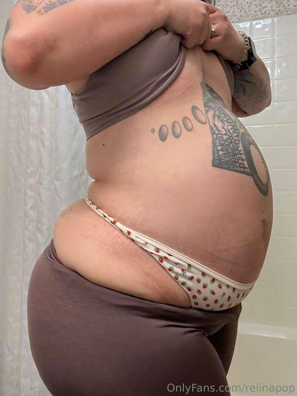 Does anyone wanna feel my stupidly distended belly? Somehow ..