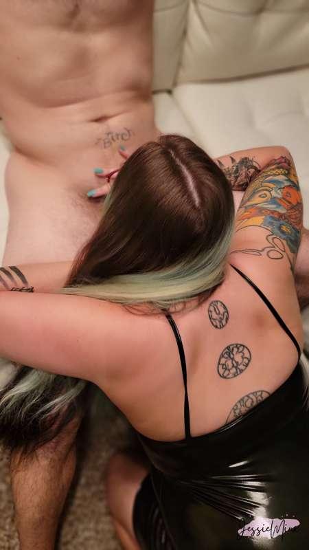 19 IMAGES for $3 💦 Tip if you missed the DM Drop!

♥ BIG TIT..
