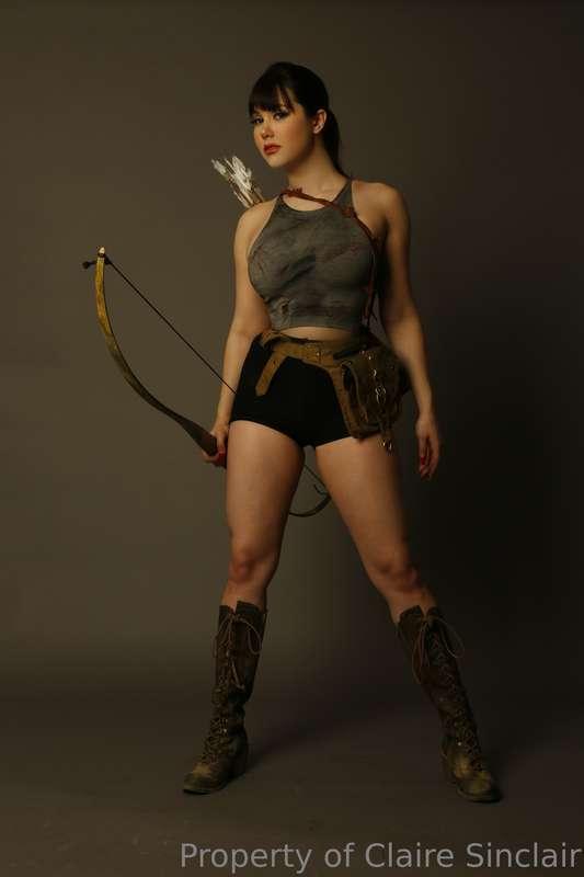 Lara Croft is such a badass! 😻 Are you gonna shoot your shot..