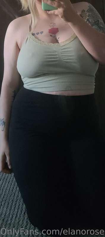 Good morning sweeties♡ 

Swipe to see what's under my top