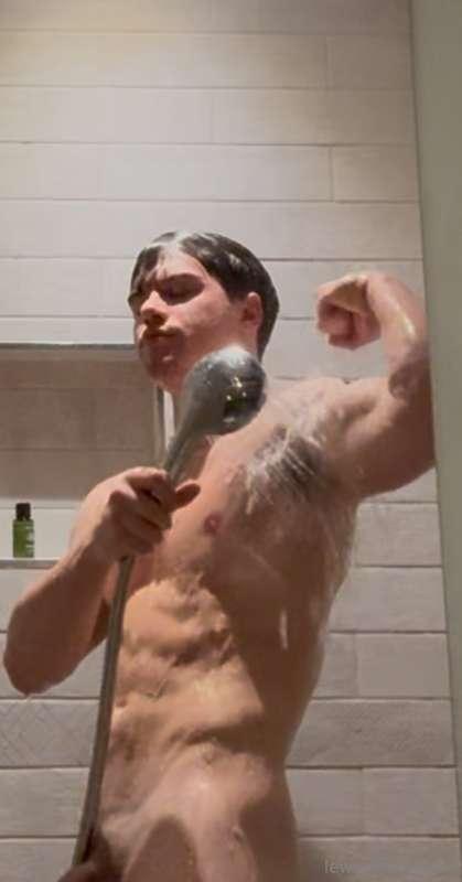 Just had the best shower in a long time 👀 and I filmed it so..