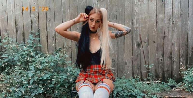 Lowered my monthly price on @sairyn my VIP page 🥰😘