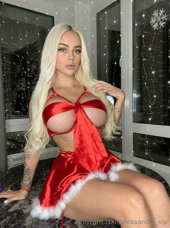 will you open this present? 👅